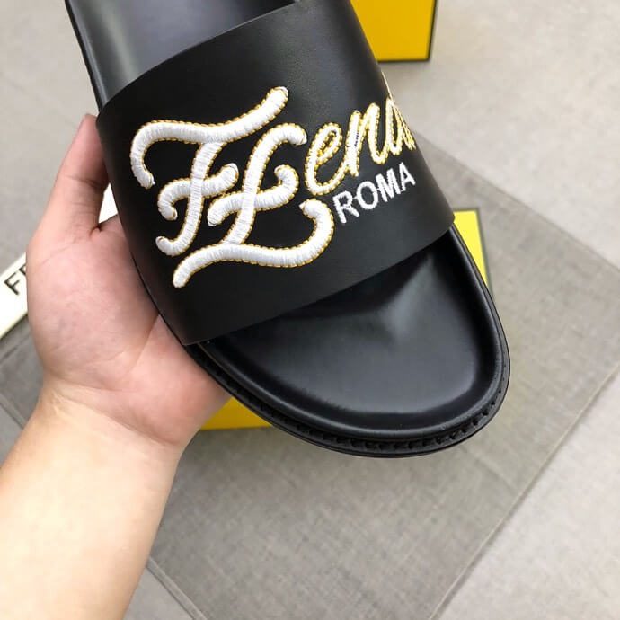 פנדי - FENDI SLIPPERS - Black & White – תמונה 9