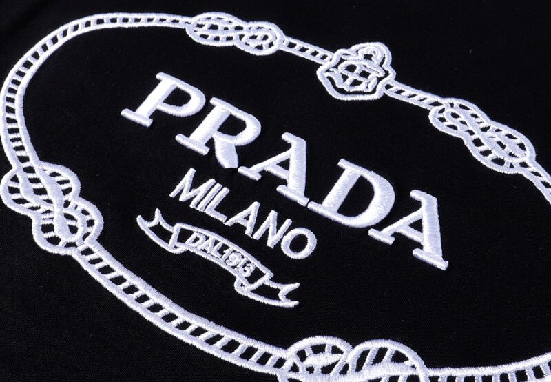 פראדה-PRADA TSHIRT POLO SHORT MEN - Black & White Logo – תמונה 3