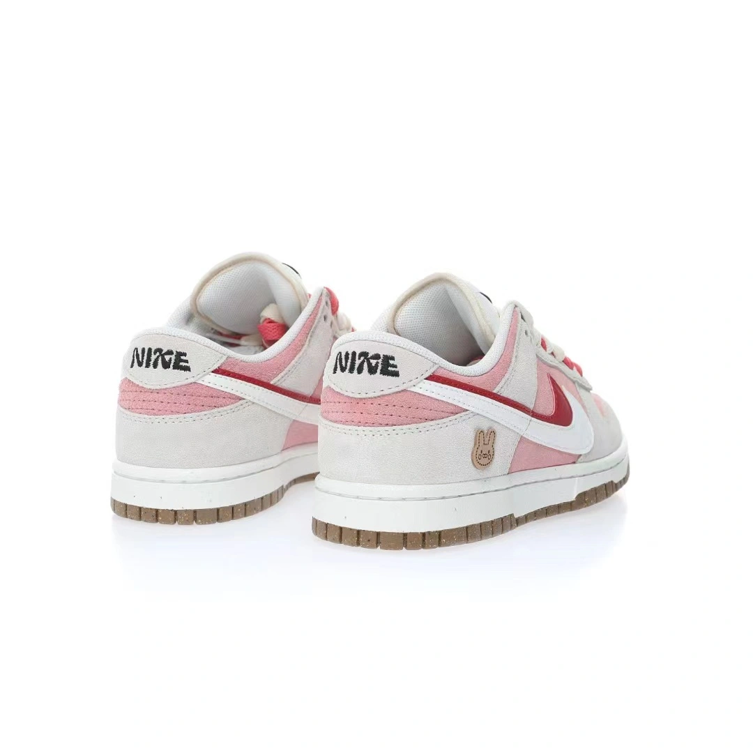 NIKE Dunk Low SE “85” CNY Bunny Biscuit – תמונה 3