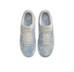 נעלי נייק- Nike Wmns Air Force 1 Low 'Clouds – תמונה 2