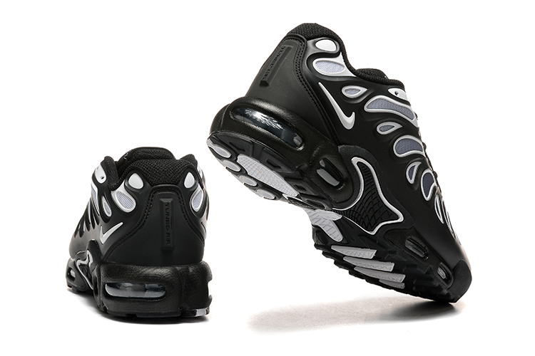 נעלי נייק- NIKE AIR MAX PLUS DRIFT Black White – תמונה 2
