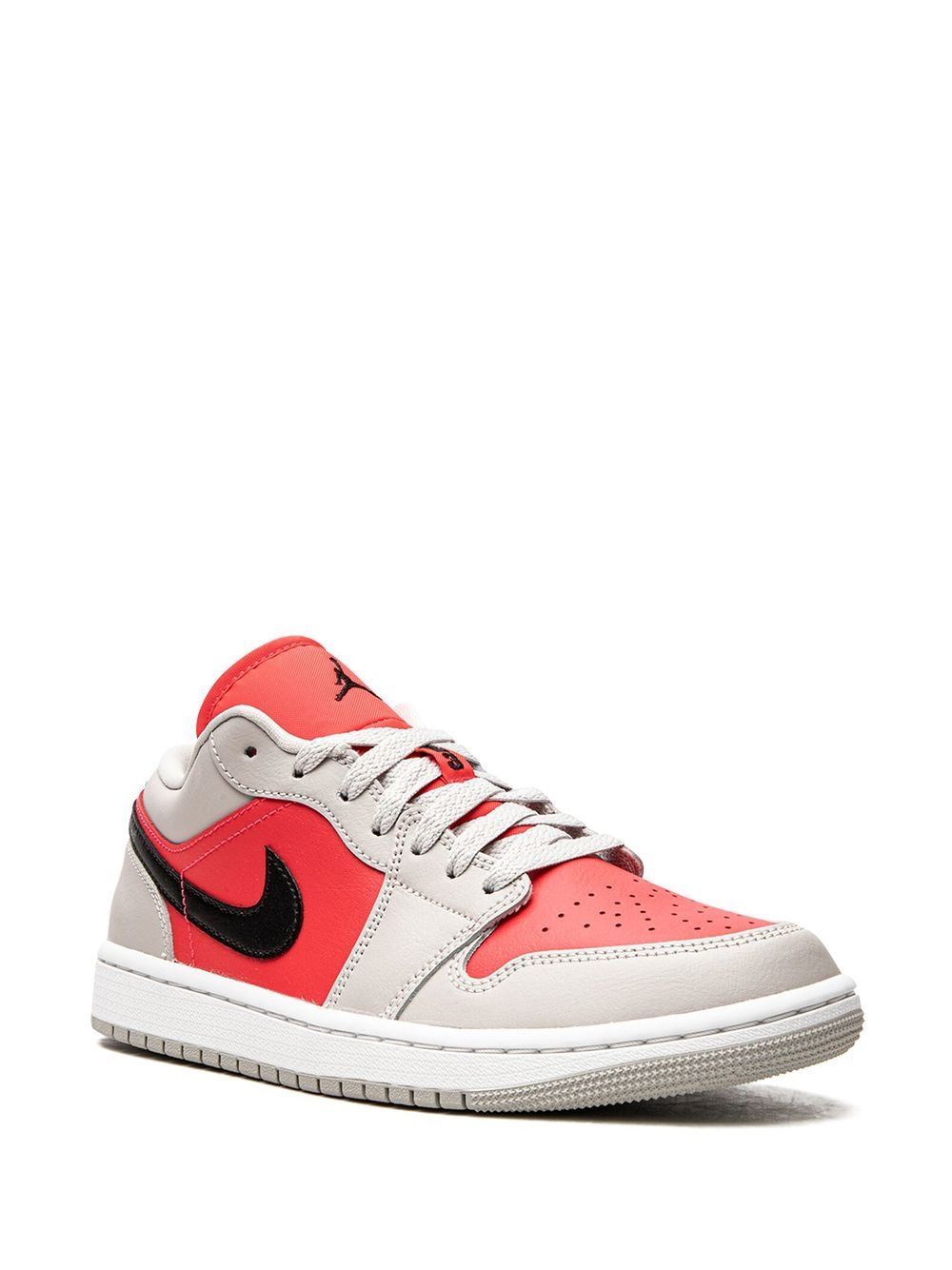 נייק ג'ורדן -NIKE AIR JORDAN 1 LOW - Light Iron e/Siren Red – תמונה 2