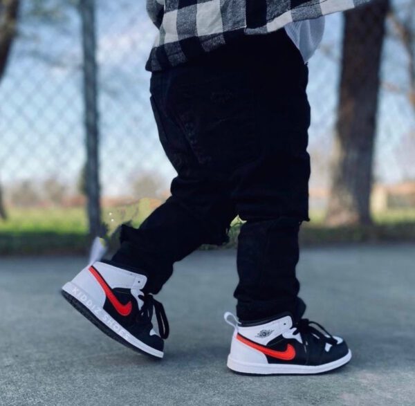 Air Jordan 1 Low Gray Black Red ילדים – נייק ג'ורדן – תמונה 4